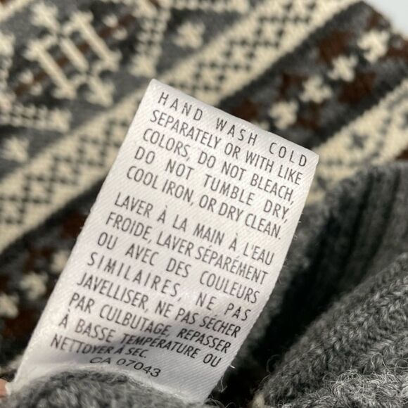 [l] Men’s Wool Blend Grey, Creme’ Red Snowflake Fair Isle Pattern V Neck Sweater - Picture 14 of 14